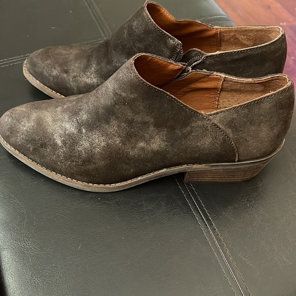 Boots - Picture 3 of 8